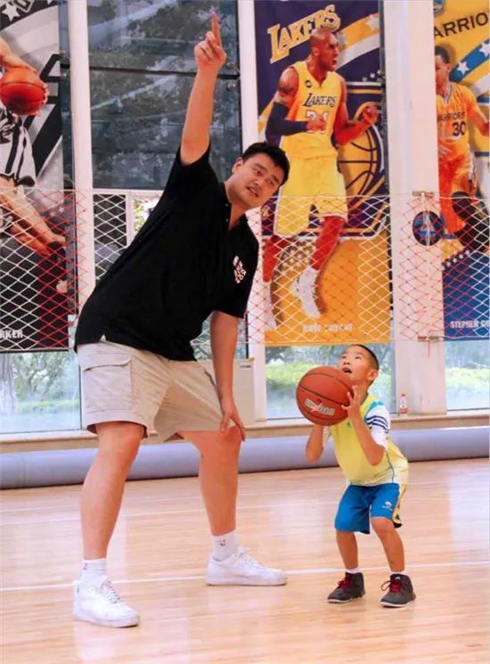 受女子篮球 受女子篮球