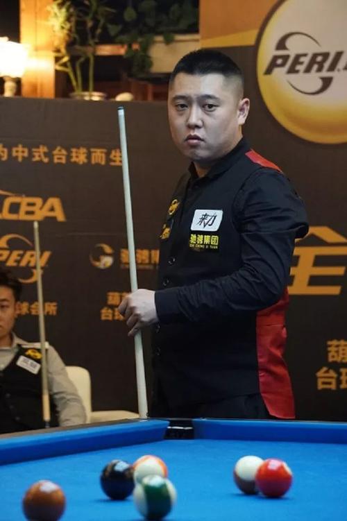 在中场控球 在中场控球