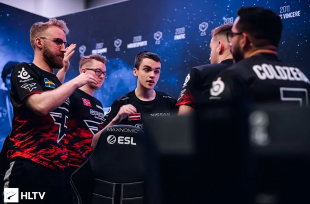 A鏖战拖入 A鏖战拖入